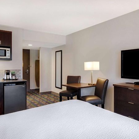 Days Inn By Wyndham Victoria Airport Sidney Εξωτερικό φωτογραφία