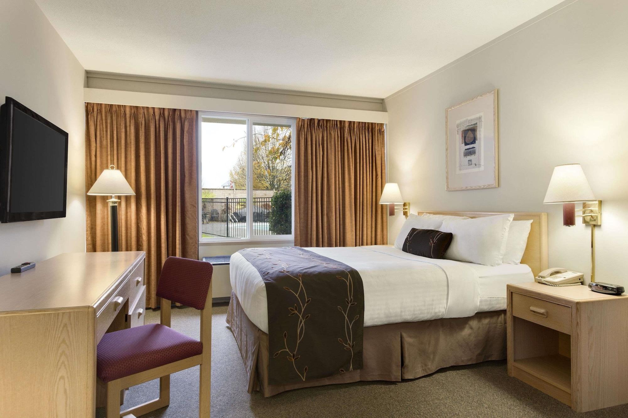 Days Inn By Wyndham Victoria Airport Sidney Εξωτερικό φωτογραφία