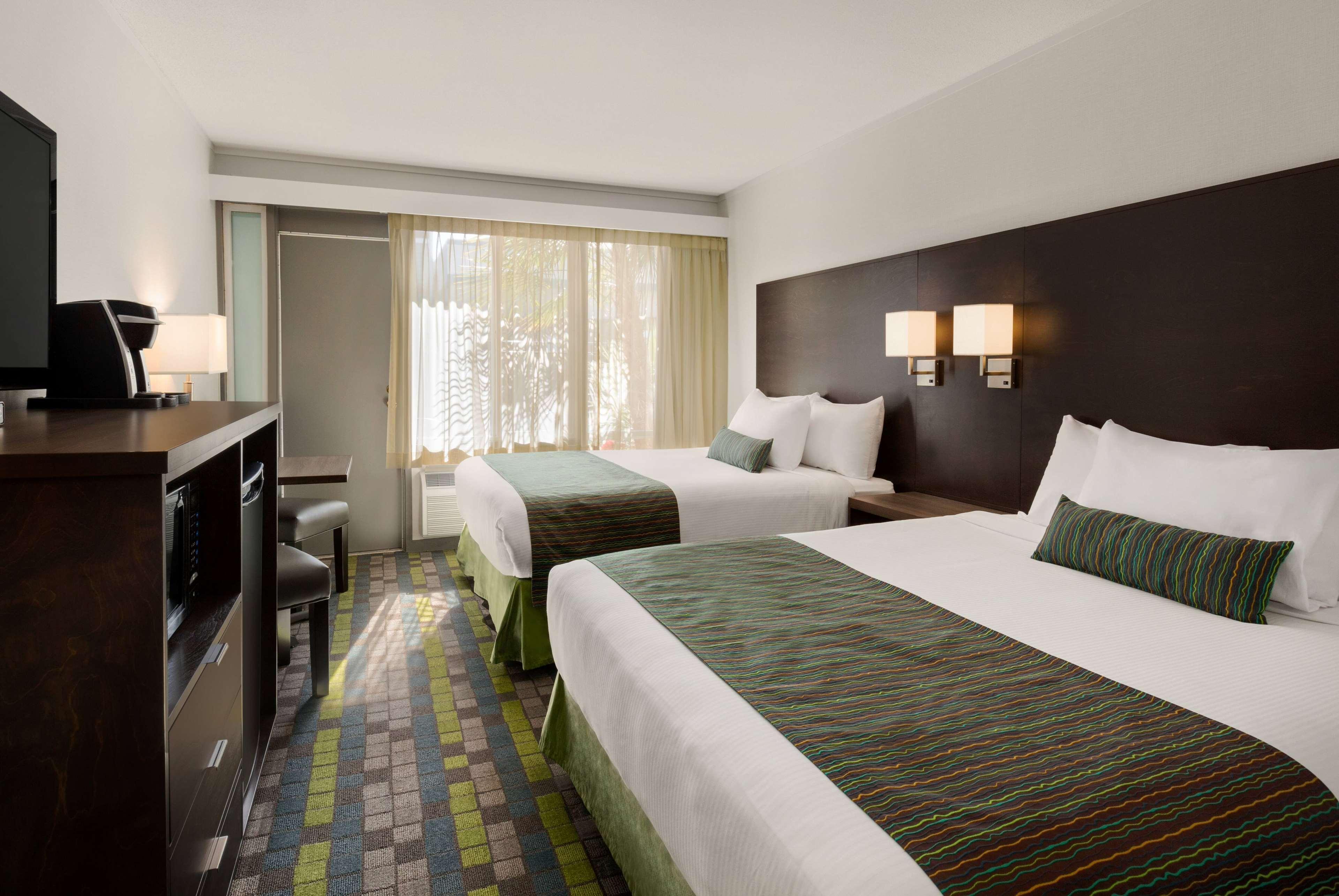 Days Inn By Wyndham Victoria Airport Sidney Εξωτερικό φωτογραφία