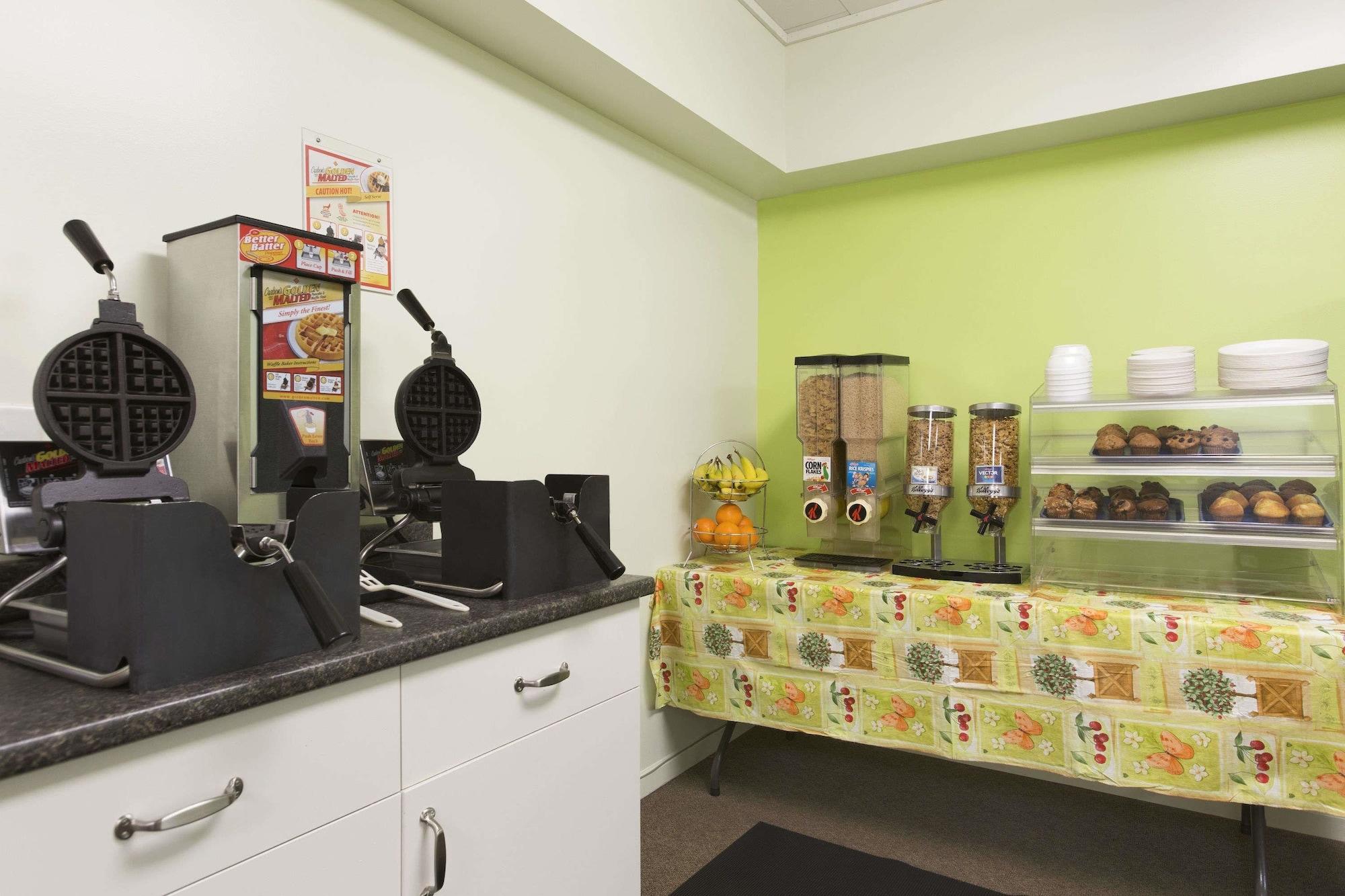 Days Inn By Wyndham Victoria Airport Sidney Εξωτερικό φωτογραφία