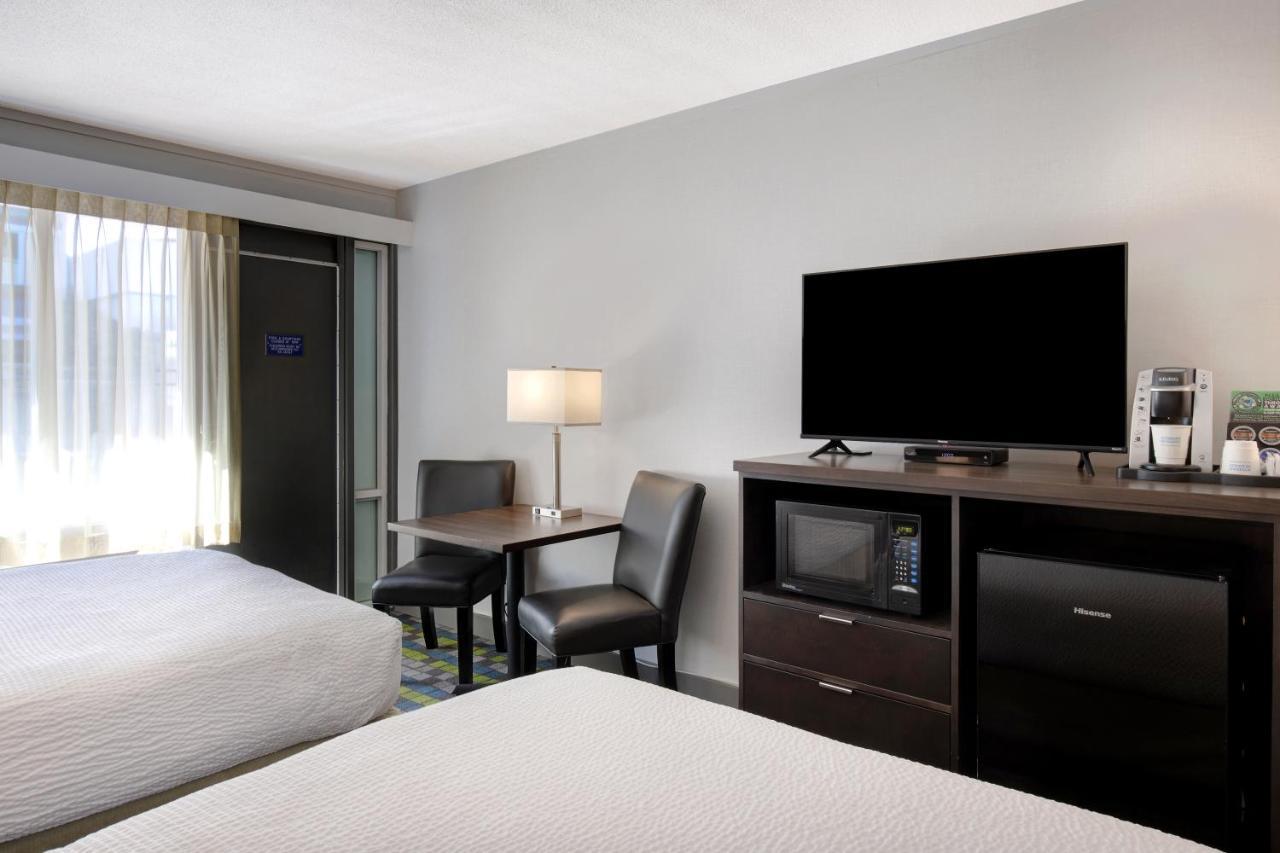 Days Inn By Wyndham Victoria Airport Sidney Εξωτερικό φωτογραφία