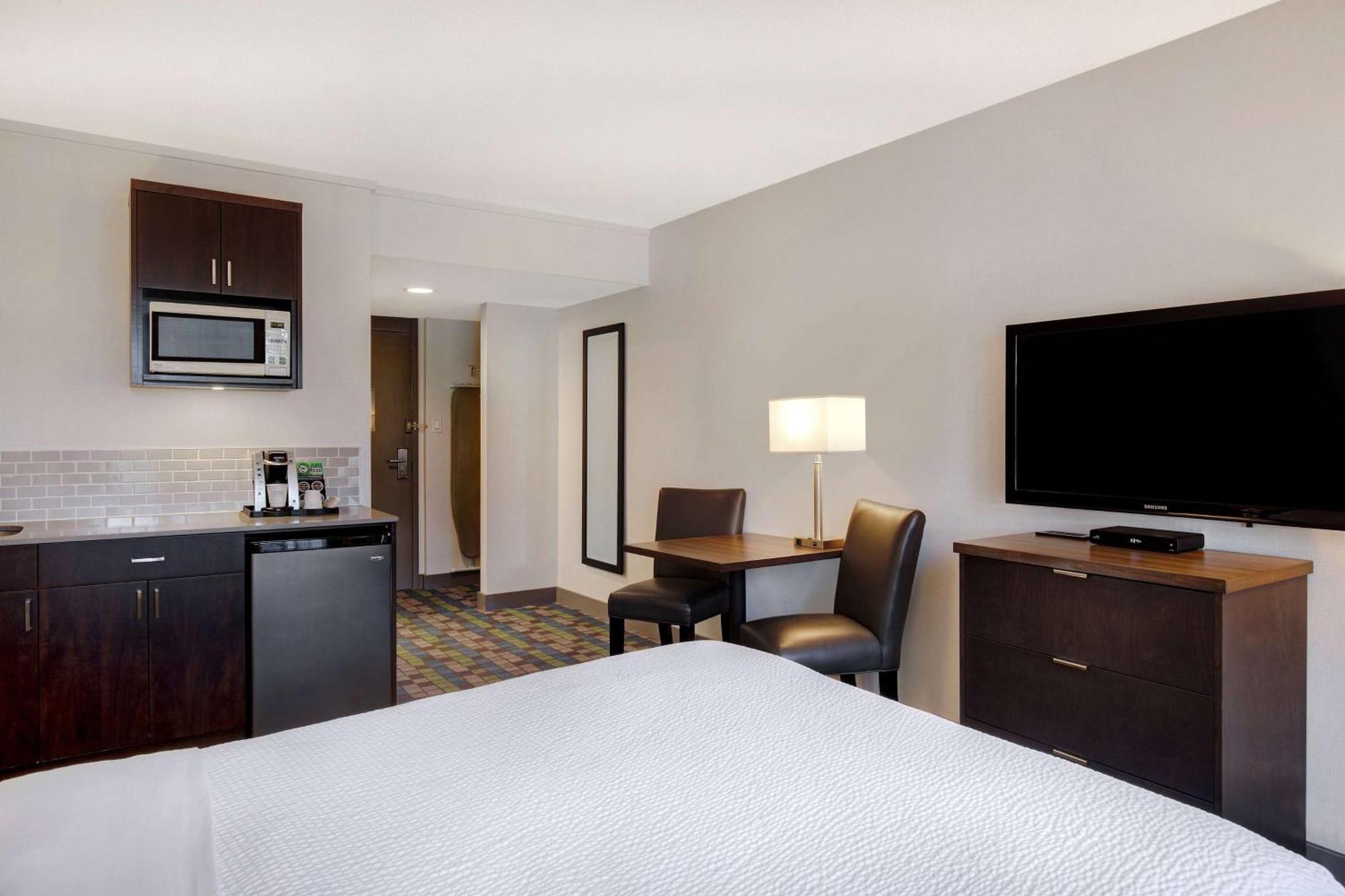 Days Inn By Wyndham Victoria Airport Sidney Εξωτερικό φωτογραφία