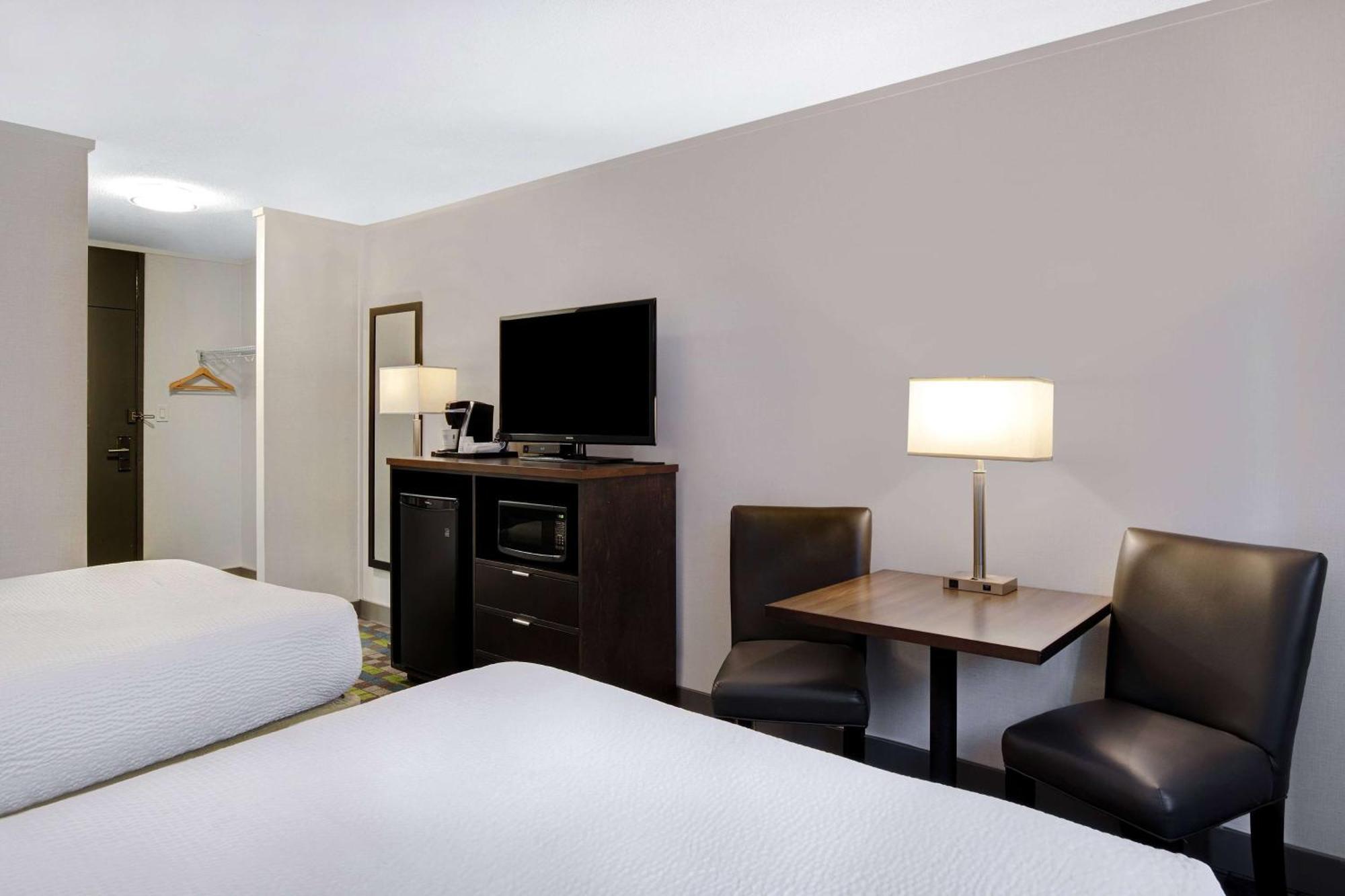 Days Inn By Wyndham Victoria Airport Sidney Εξωτερικό φωτογραφία