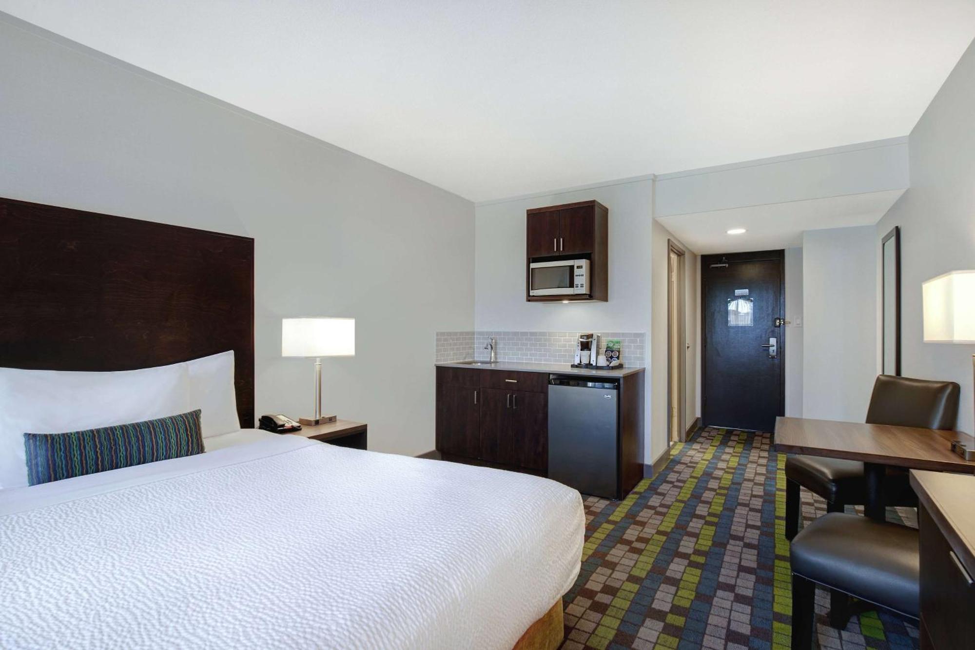 Days Inn By Wyndham Victoria Airport Sidney Εξωτερικό φωτογραφία