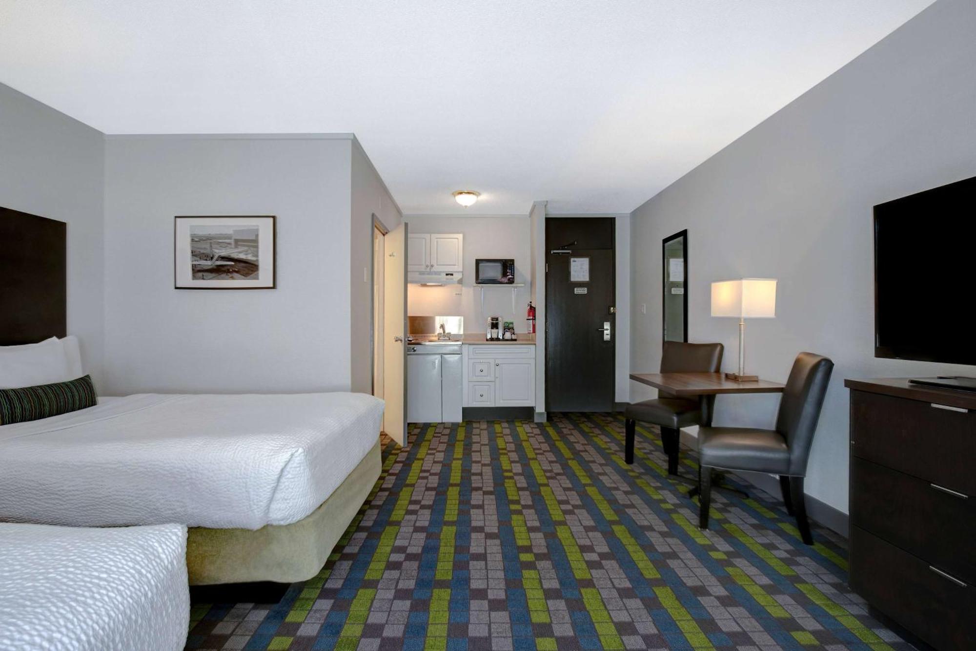 Days Inn By Wyndham Victoria Airport Sidney Εξωτερικό φωτογραφία