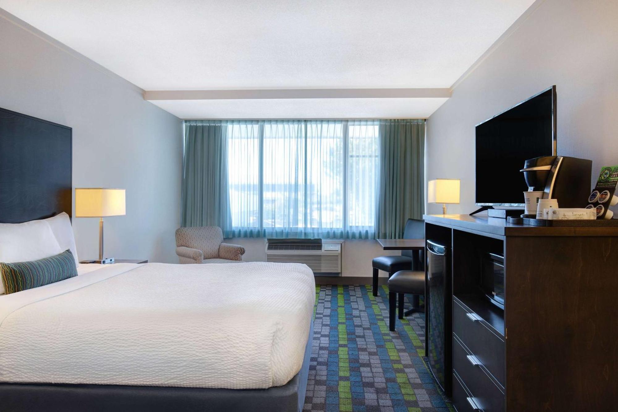 Days Inn By Wyndham Victoria Airport Sidney Εξωτερικό φωτογραφία