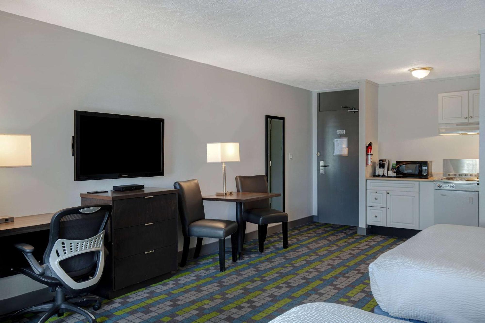 Days Inn By Wyndham Victoria Airport Sidney Εξωτερικό φωτογραφία