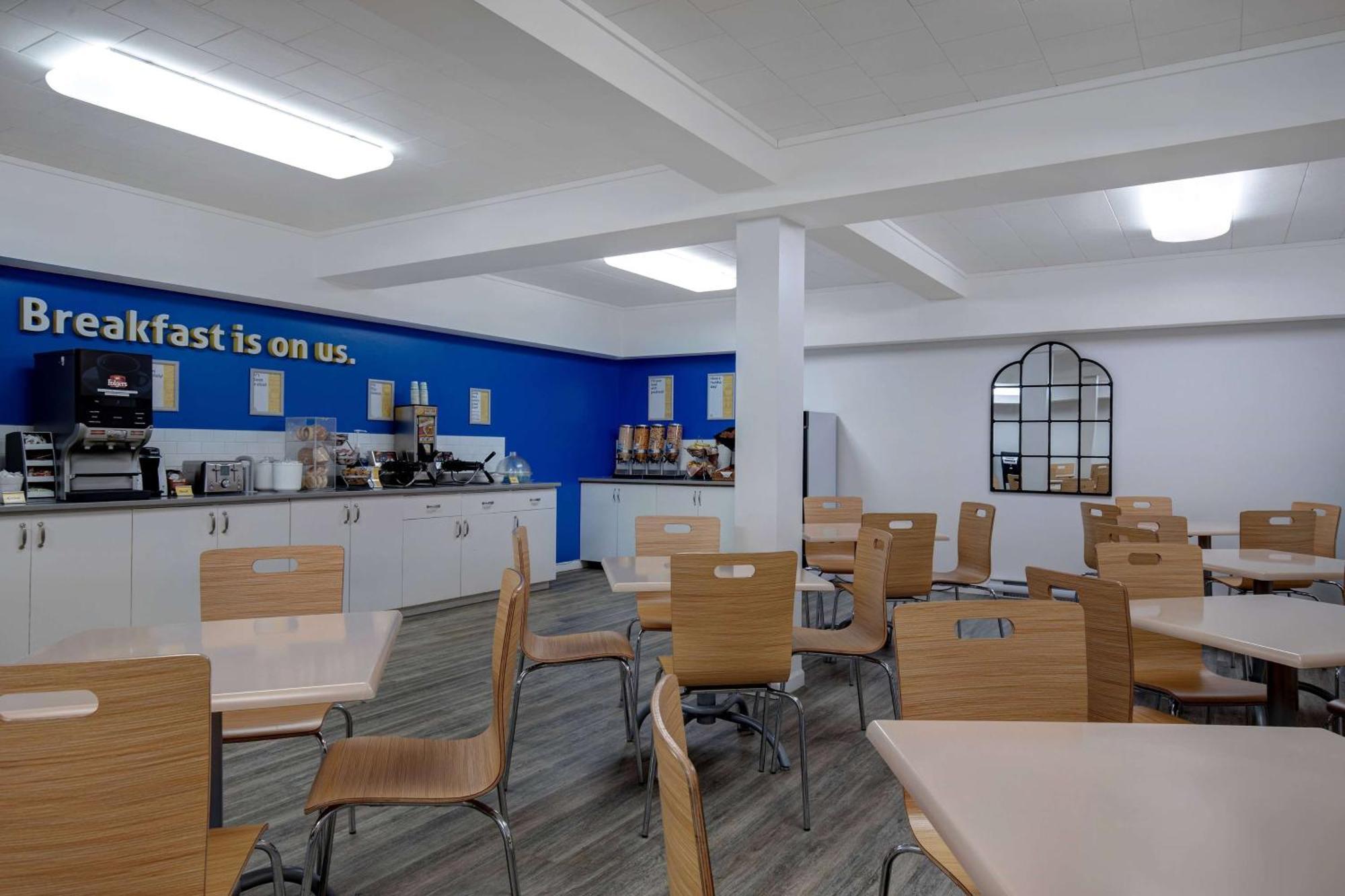 Days Inn By Wyndham Victoria Airport Sidney Εξωτερικό φωτογραφία