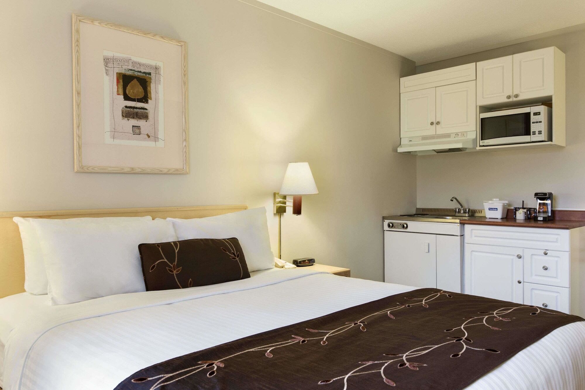 Days Inn By Wyndham Victoria Airport Sidney Εξωτερικό φωτογραφία